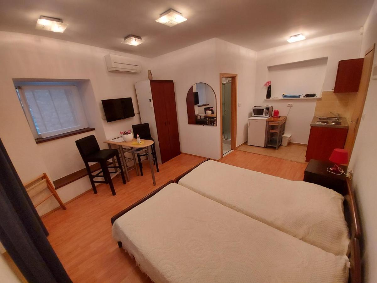 Guesthouse Boris Labin  Eksteriør billede